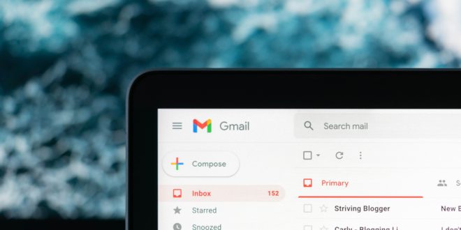 Bei Gmail und vielen anderen Mail-Programmen lassen sich Signaturen erstellen.