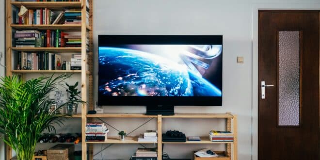 Was tun, wenn der Fernseher knackt?